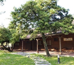 Четырёхместный номер Standard с балконом в Zen and Pine Resort