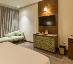 Двухместный клубный номер Grand двуспальная кровать в Heritage Village Resort & Spa Goa
