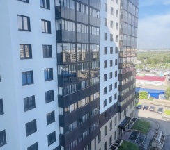 Двухместные апартаменты c 1 комнатой с балконом и с красивым видом из окна (двуспальная кровать) в Квартира Мята - Центр
