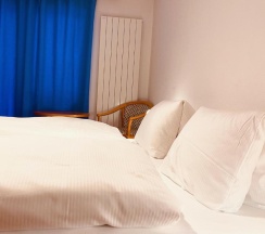 Четырёхместные апартаменты односпальная кровать в Hotel Capricorn