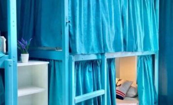 Общий восьмиместный номер в Compass