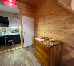Шестиместные апартаменты с балконом и с красивым видом из окна в Villa Natella