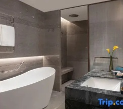 Двухместный номер Premium с видом на океан (двуспальная кровать) в voco Sanya Dadonghai By IHG