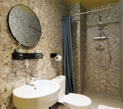 Семейный номер с личными удобствами вне номера в Simple hotel B9