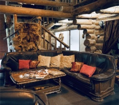 Особняк из вековых сосен в Gora Country Club