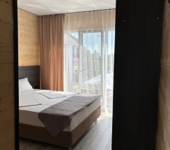 Двухместный номер Standard с красивым видом из окна двуспальная кровать в Golden House Hotel