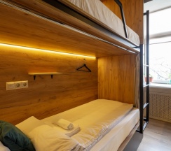 Общий 6-местный номер Std room в Caps hotel