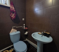 Комната стандарт с 2 односпальными и 1 двуспальной кроватью в ЭтноДом Тюрк