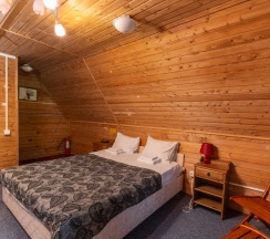 Двухместный коттедж Крестьянский двуспальная кровать в Ателика Улиткино