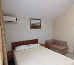 Пятиместный номер Standard с балконом и с видом на горы в Жемчужина