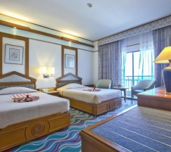 Двухместный номер Superior с видом на море двуспальная кровать в Asia Cha Am Hotel