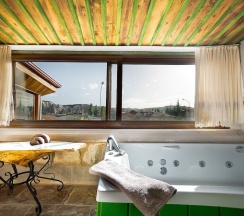 Двухместный номер Luxury с видом на город двуспальная кровать в Aysel Inn House