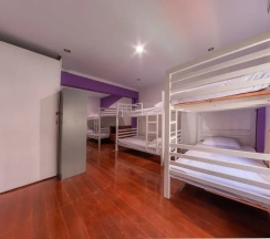 Кровать в общем номере в Enrico Hostel Patong