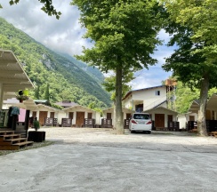 Коттедж с красивым видом из окна в Александрия