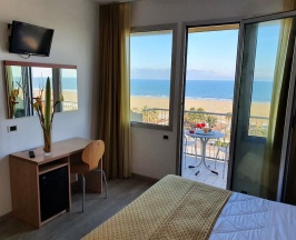 Двухместный номер Superior с видом на море двуспальная кровать в Hotel Tilmar