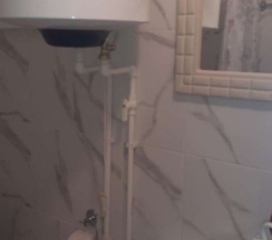 Коттедж с балконом и с красивым видом из окна в Лодж