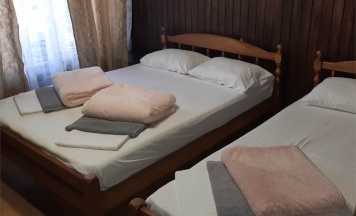 Дом с кухней и видом на бассейн в Уютный