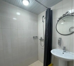 Койко-место в женском номере на 8 человек в Samsonov Hotels