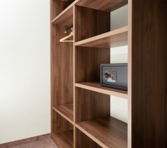 Номер Junior Room Great с большой двуспальной кроватью, кресло-кроватью и диван-кроватью в Movenpick Resort&SPA Anapa Miracleon