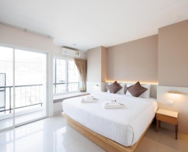 Двухместный номер Standard с балконом двуспальная кровать в La Vista Patong Hotel
