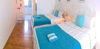 Майами-Бич: Хостел Bikini Hostel, Café & Beer Garden Free Breakfast & Dinner!