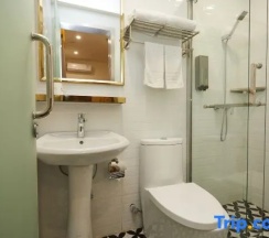Кровать в общем номере (общая ванная комната) в Meego Qingwen Hotel