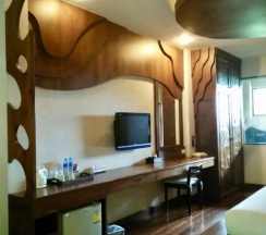Двухместная вилла с красивым видом из окна двуспальная кровать в Bura Resort, Chiang Rai