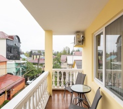 4-местная комнната стандарт с балконом в Белая Лилия