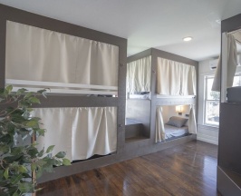 Кровать в общем номере в Burlington Hostel