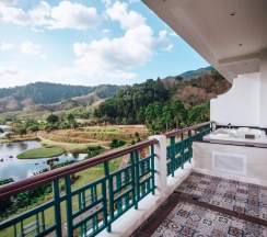 Семейный люкс Nai Muang в Katathong Golf Resort & Spa
