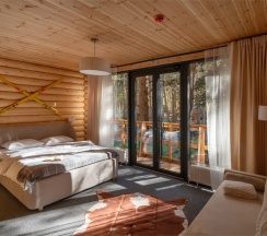 Двухместный люкс двуспальная кровать в Skazka Lodge