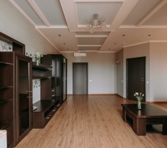 Джуниор сюит в Монарх