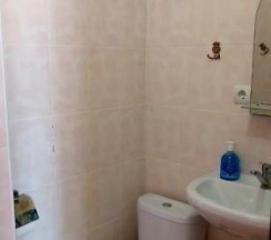 Номер улучшенный с 1 односпальной и 1 двуспальной кроватью в Гостевой дом