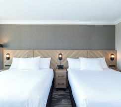 Четырёхместный номер Grand в Sandman Hotel Vancouver Downtown