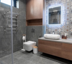 Люкс с балконом и с красивым видом из окна в Apart hotel Colibri