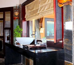 Бунгало с видом на море в Poshanu Resort
