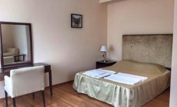 Комфорт 2х местный с двуспальной кроватью и диваном в Алия