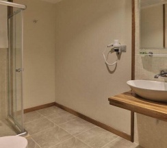 Двухместный номер Standard с балконом двуспальная кровать в Kaçkar Resort Hotel