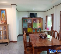 Коттедж с 3 комнатами в Kamalar Palace Longstay house
