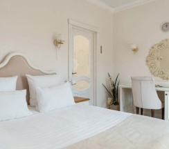 Двухместный люкс Provence №60 с 2 комнатами двуспальная кровать в Лель