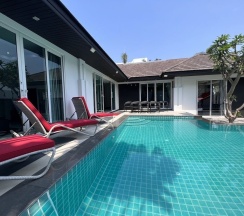 Вилла Luxury с 4 комнатами с видом на бассейн в Villas In Pattaya