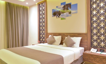 Двухместный номер Superior с видом на бассейн двуспальная кровать в Jasmine Palace Resort & Spa