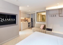 Одноместный люкс Deluxe двуспальная кровать в The Quarter Ploenchit by UHG