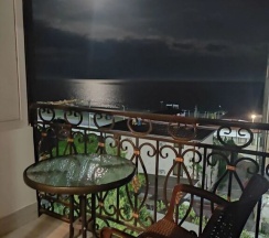 Четырёхместный номер Standard с балконом и с видом на город в Ривьера