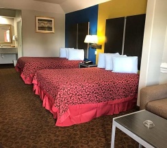 Двухместный номер Deluxe двуспальная кровать в Camelot Inn & Suites Veterans Memorial NW Houston