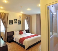 Двухместный номер Deluxe двуспальная кровать в The Carnation Hotel Da Nang