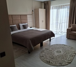 Двухместный номер 2 этаж Улучшенный с балконом и с видом на горы двуспальная кровать в Девичьи косы