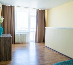 Двухуровневый семейный номер с балконом на 3-4 гостей и видом на море (корпус Б) в Оптимист