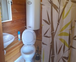 Четырёхместный коттедж Standard с 2 комнатами с видом на озеро в Ерёмина гора