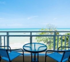 Двухместный номер Deluxe рядом с пляжем двуспальная кровать в Royal Phala Cliff Beach Resort and Spa